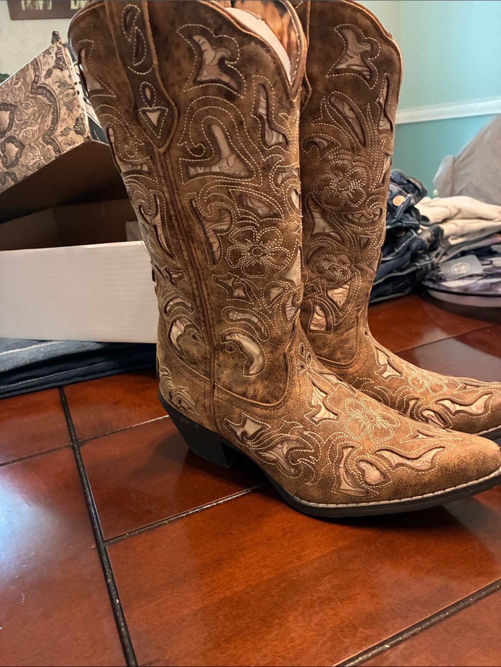 Laredo Tan Brown Western Embroidered Cowboy Boots - Picture 2 of 6